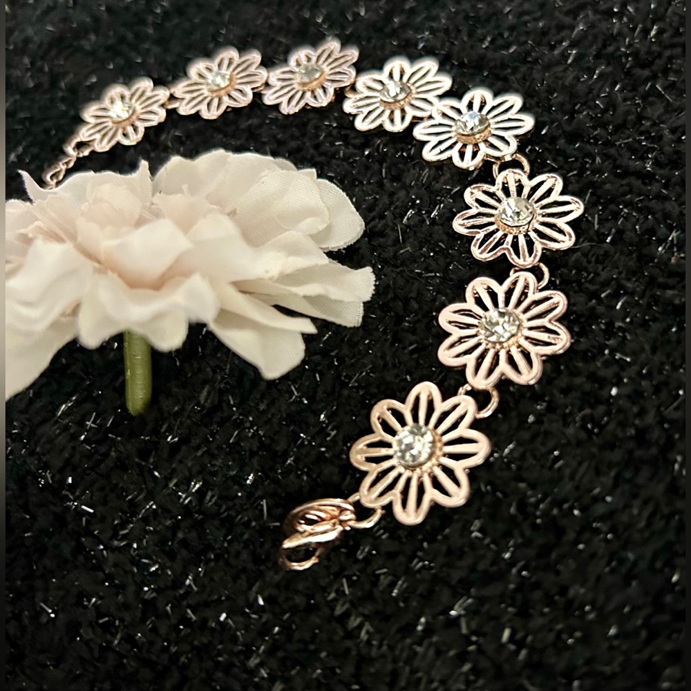 Delicate Rose Gold Colored Floral Link Bracelet - - Picture 6 of 9